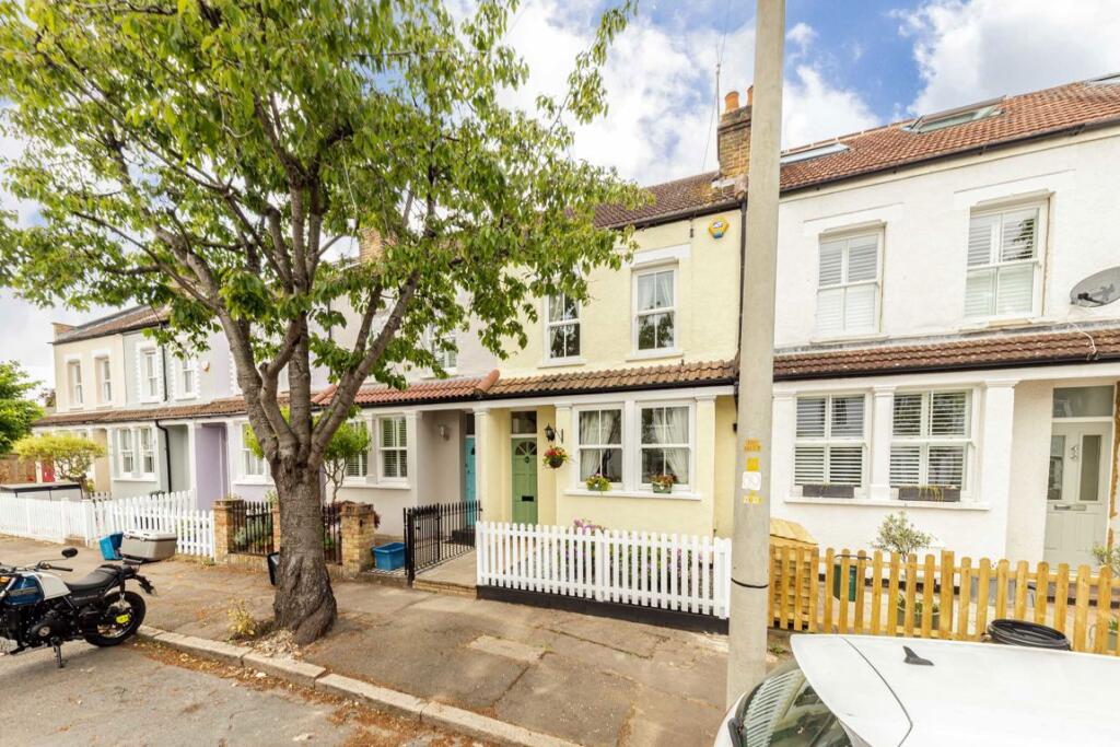 2 bed Mid Terraced House for rent in Hampton. From Jackson-Stops - Teddington 2 bed Mid Terraced House for rent in Hampton. From Jackson-Stops - Teddington
