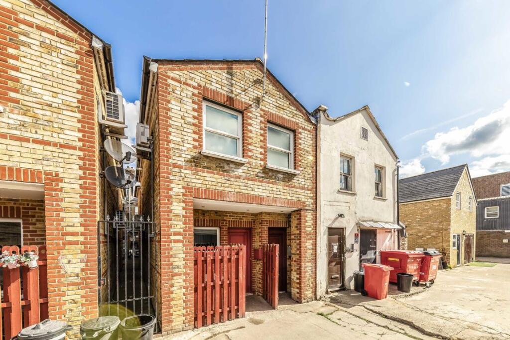 2 bed 1st Floor Flat for rent in Teddington. From Jackson-Stops - Teddington
