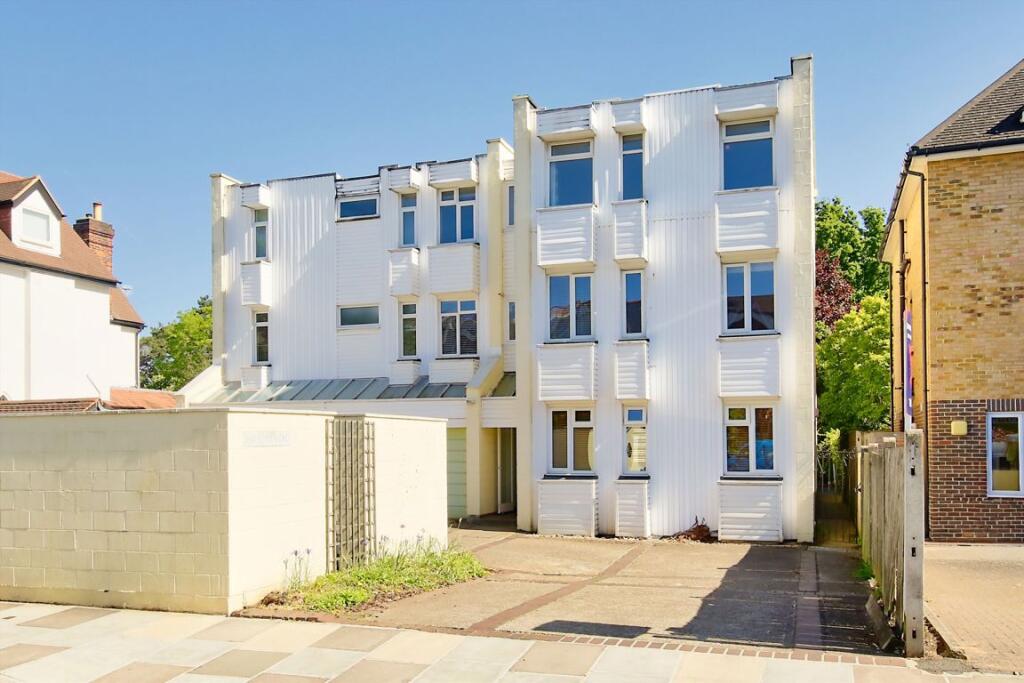2 bed 1st Floor Flat for rent in Teddington. From Jackson-Stops - Teddington