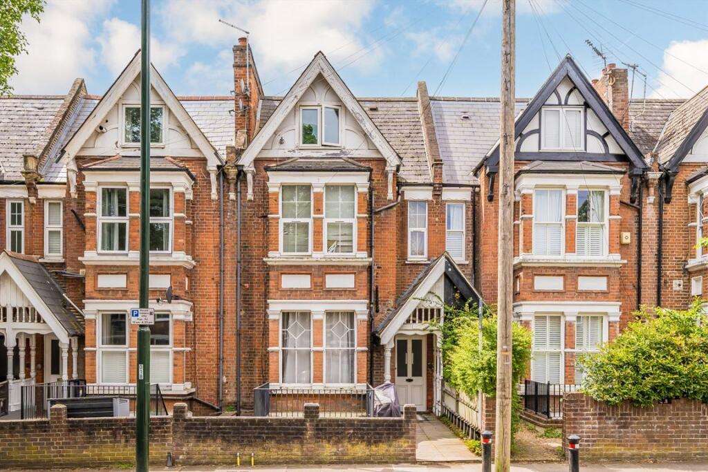 2 bed 1st Floor Flat for rent in Teddington. From Jackson-Stops - Teddington