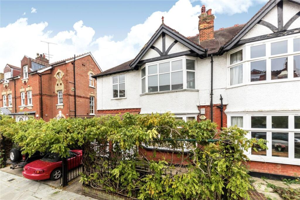 3 bed 1st Floor Flat for rent in Richmond upon Thames. From Jackson-Stops - Teddington