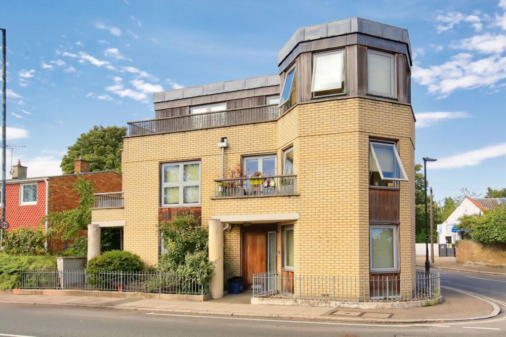 1 bed 1st Floor Flat for rent in Hampton. From Jackson-Stops - Teddington