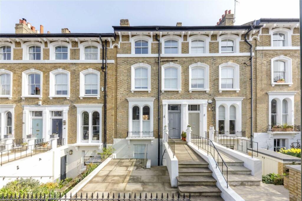 2 bed 1st Floor Flat for rent in Richmond. From Jackson-Stops - Teddington