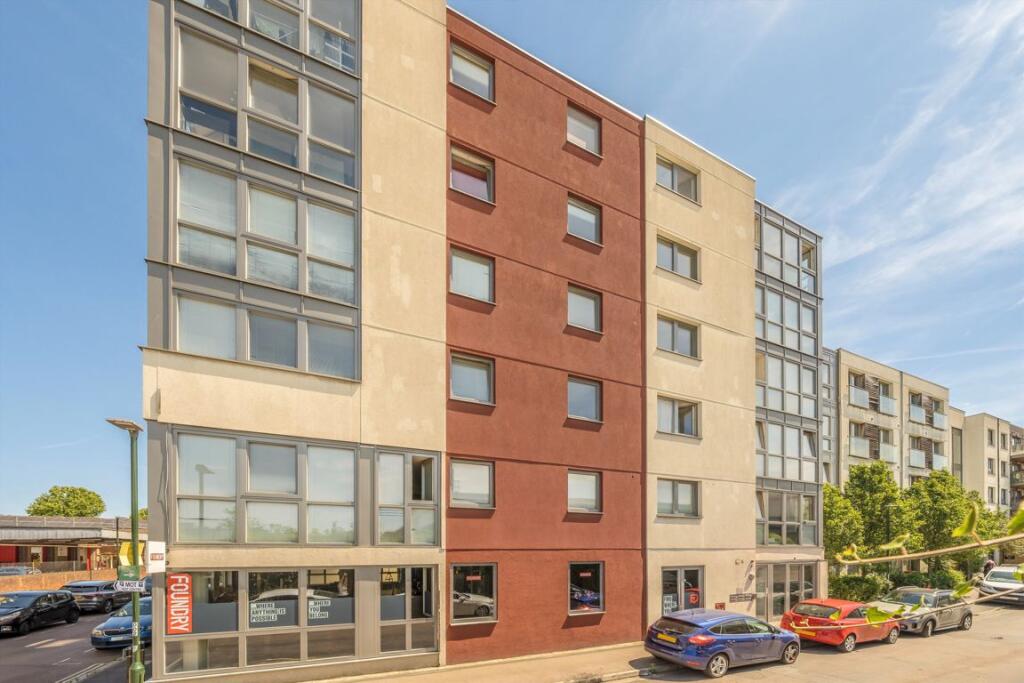 2 bed 1st Floor Flat for rent in Richmond. From Jackson-Stops - Teddington