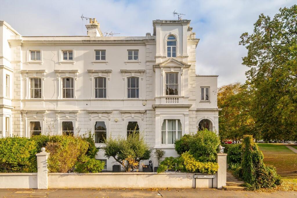 3 bed 1st Floor Flat for rent in Richmond. From Jackson-Stops - Teddington 3 bed 1st Floor Flat for rent in Richmond. From Jackson-Stops - Teddington