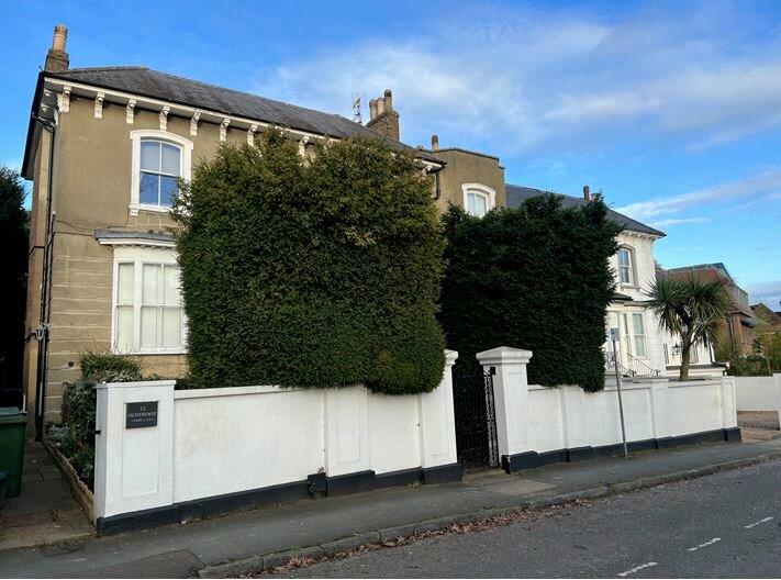 2 bed Apartment for rent in Esher. From James Fancy in assoc. with Bourne Estate Agents - Esher
