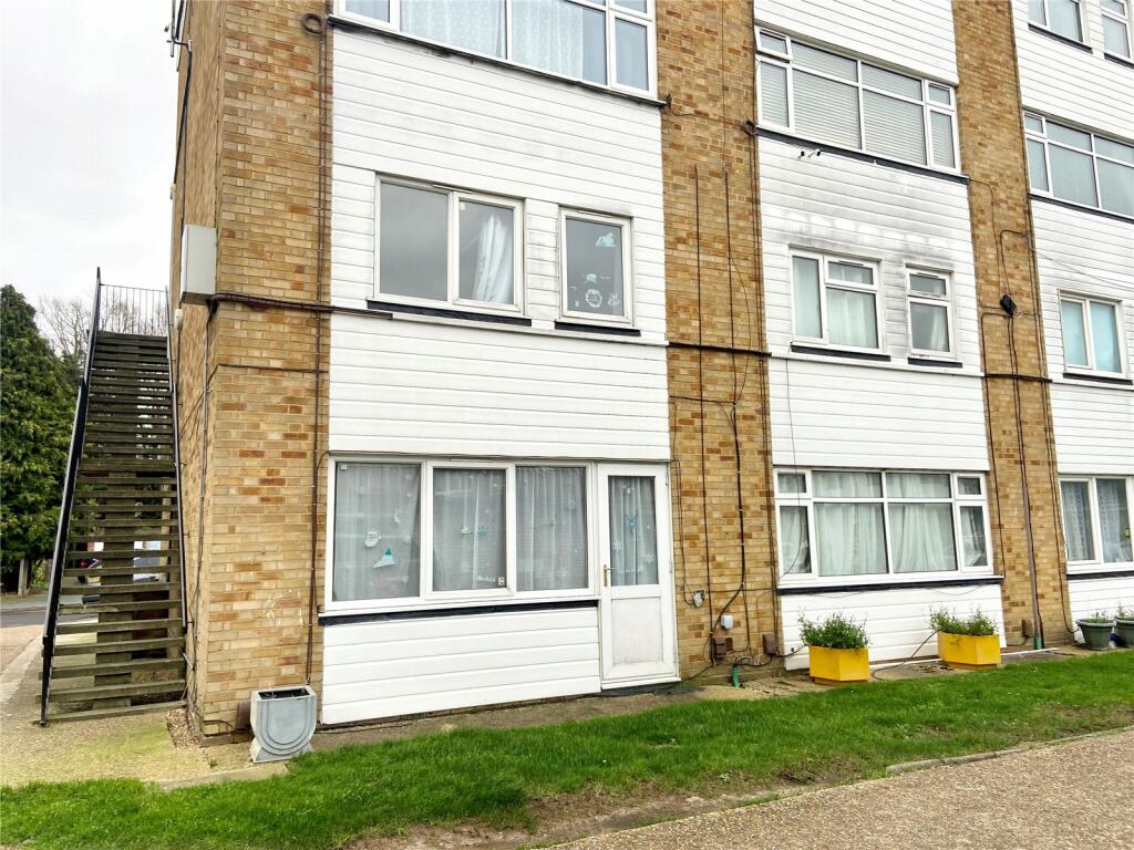 3 bed Maisonette for rent in Sunbury. From James Fancy in assoc. with Bourne Estate Agents - Esher