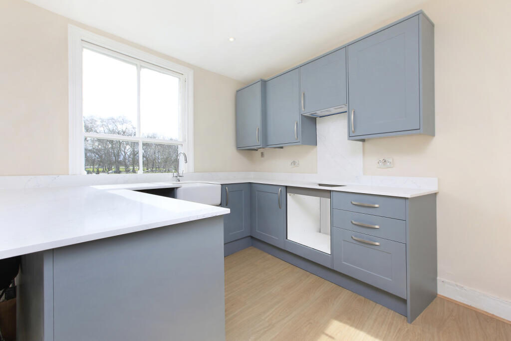 2 bed Flat for rent in London. From James Pendleton - Clapham South