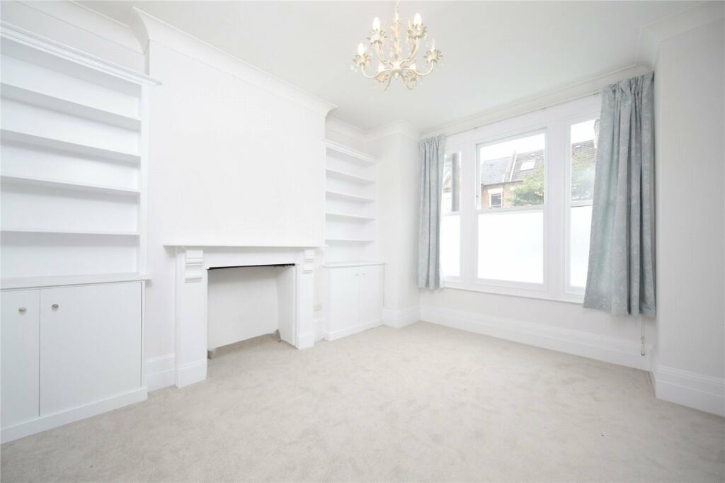 2 bed Flat for rent in London. From James Pendleton - Clapham South