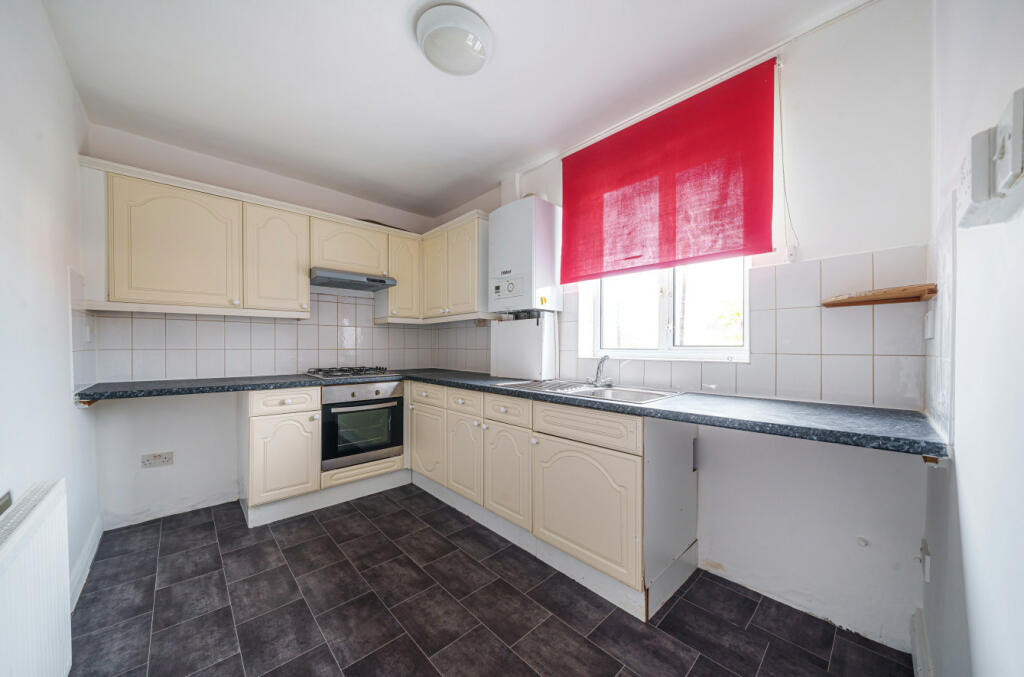 2 bed Apartment for rent in Orpington. From jdm - Locksbottom