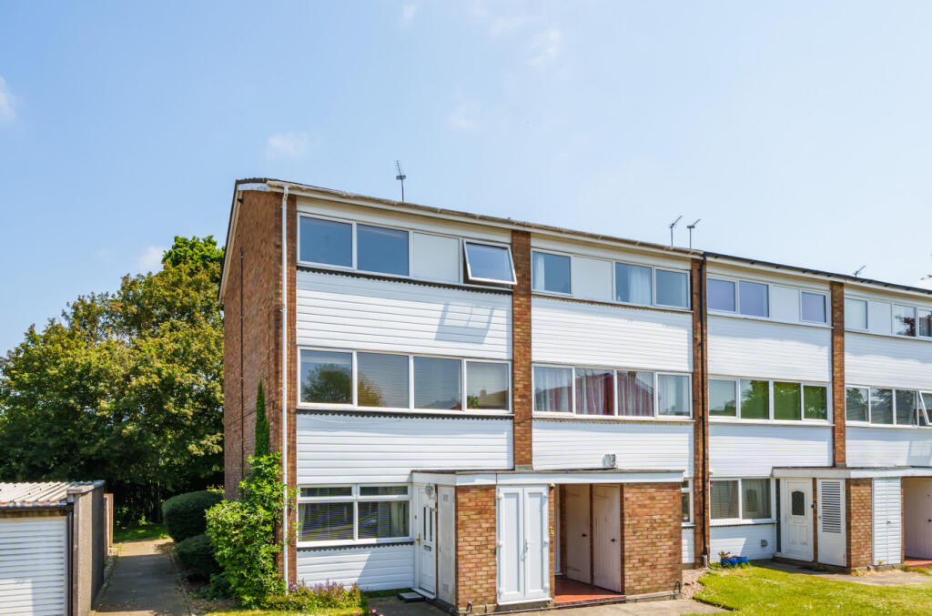3 bed Mid Terraced House for rent in Crofton. From jdm - Locksbottom