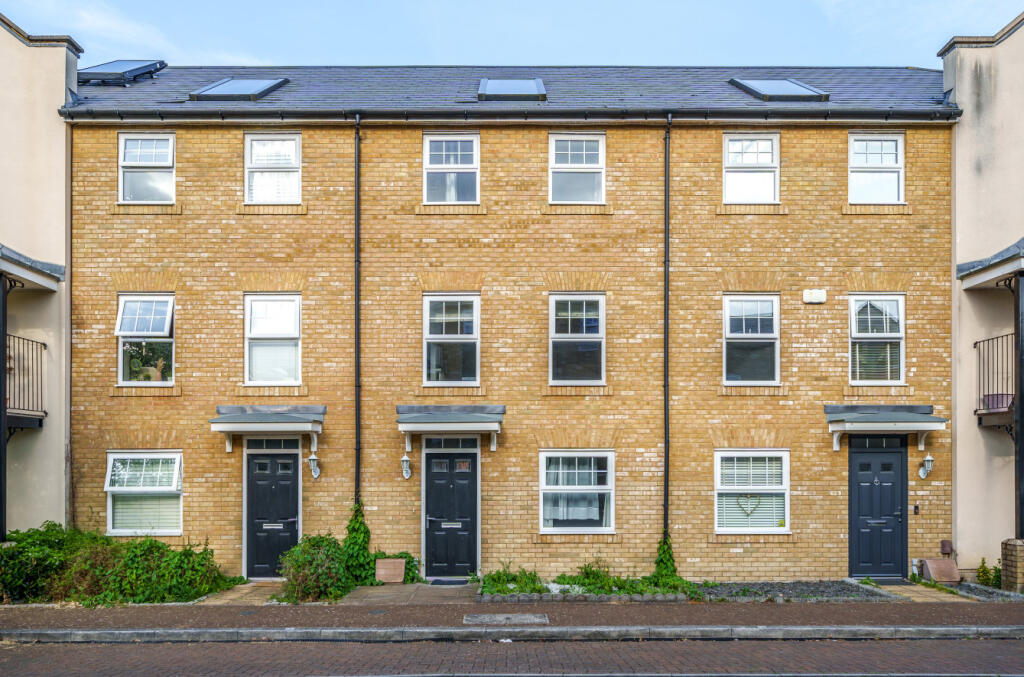4 bed Mid Terraced House for rent in Keston Mark. From jdm - Locksbottom