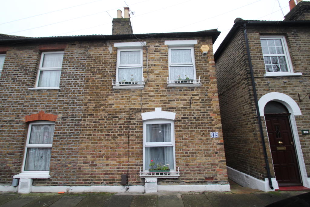 2 bed Mid Terraced House for rent in Beckenham. From jdm - Locksbottom