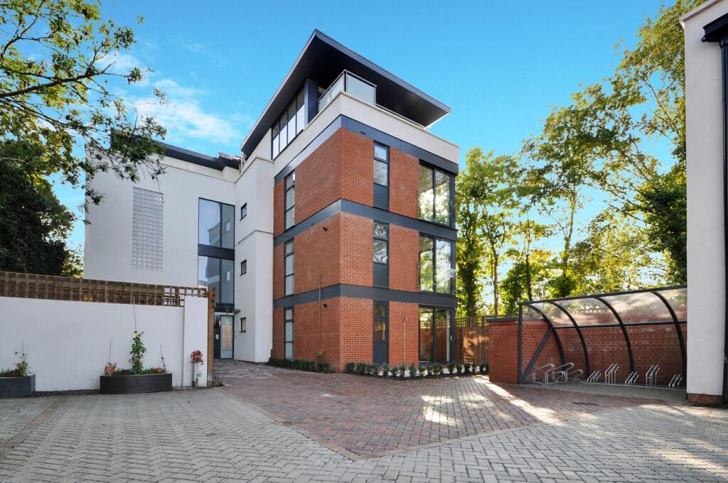 3 bed Apartment for rent in Beckenham. From jdm - Locksbottom
