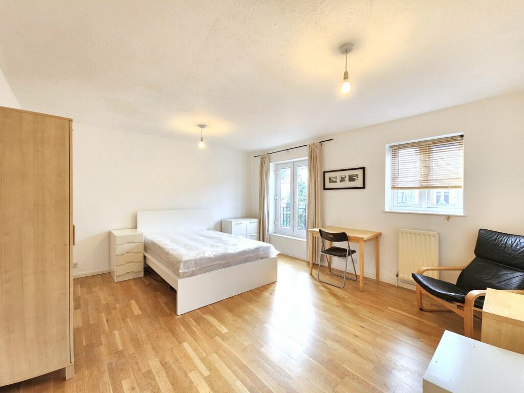 4 bed Town House for rent in London. From Jeremy Leaf and Co