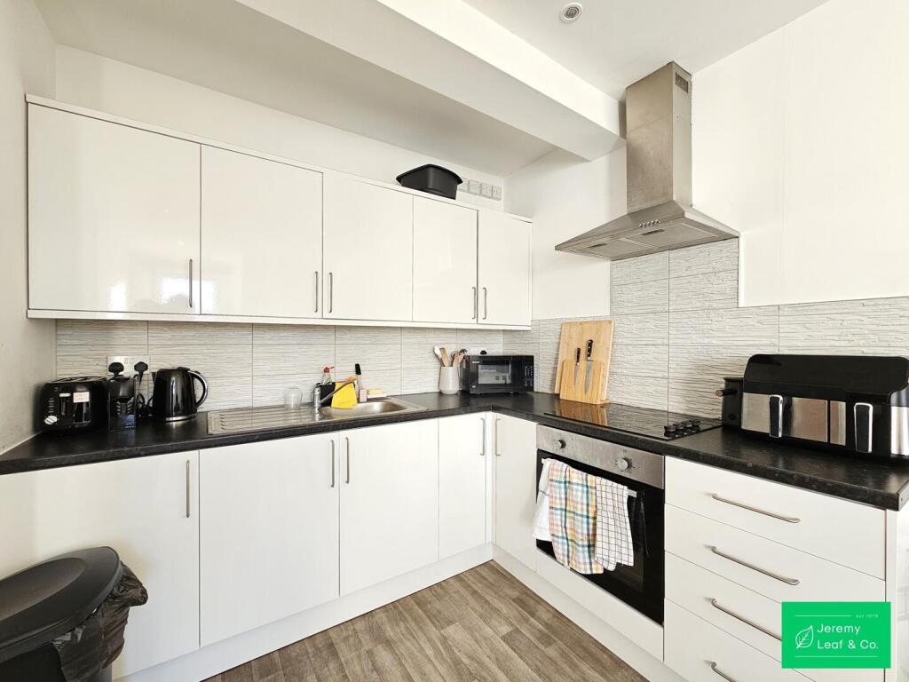 2 bed Apartment for rent in Finchley. From Jeremy Leaf & Co - East Finchley