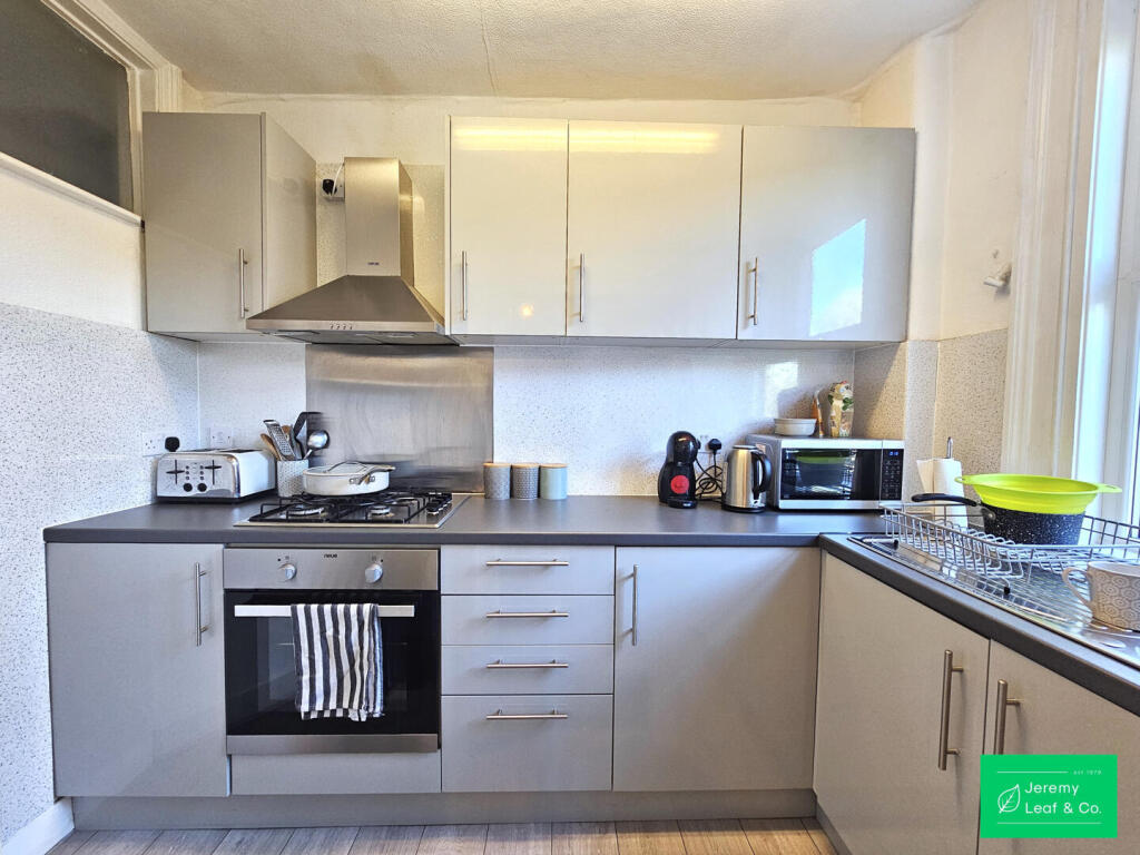 2 bed Apartment for rent in Finchley. From Jeremy Leaf & Co - East Finchley
