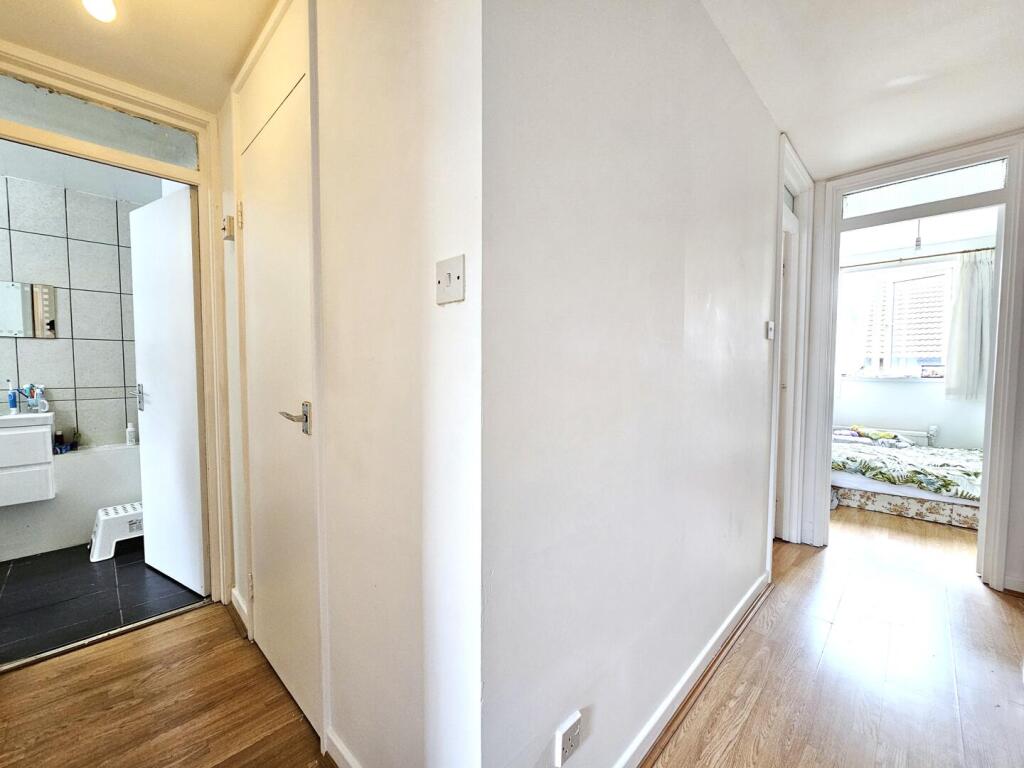 3 bed Apartment for rent in Friern Barnet. From Jeremy Leaf & Co - East Finchley