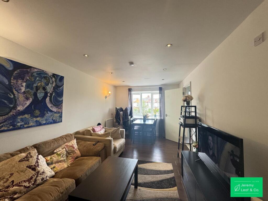 2 bed 1st Floor Flat for rent in Finchley. From Jeremy Leaf & Co - East Finchley