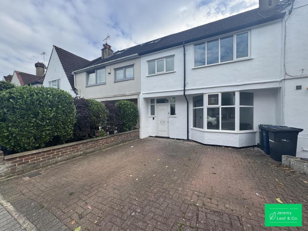 4 bed Detached for rent in Hendon. From Jeremy Leaf & Co - East Finchley 4 bed Detached for rent in Hendon. From Jeremy Leaf & Co - East Finchley