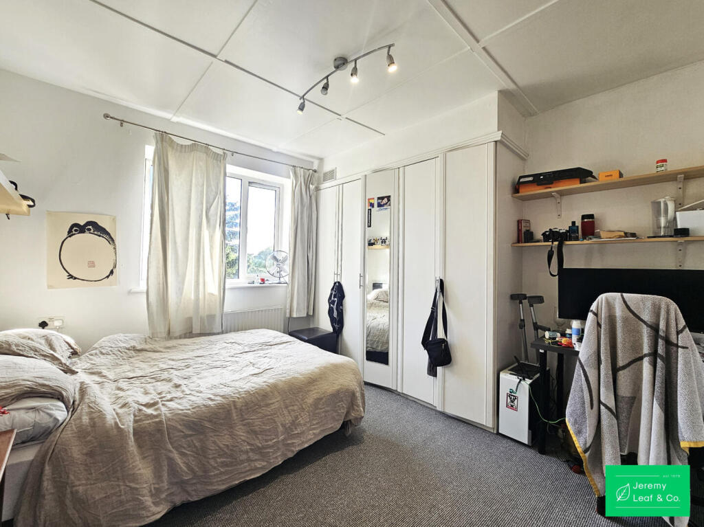 2 bed 1st Floor Flat for rent in Finchley. From Jeremy Leaf & Co - East Finchley