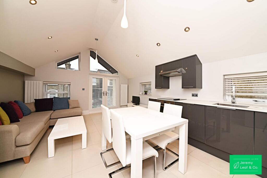 2 bed Mews for rent in Finchley. From Jeremy Leaf & Co - East Finchley
