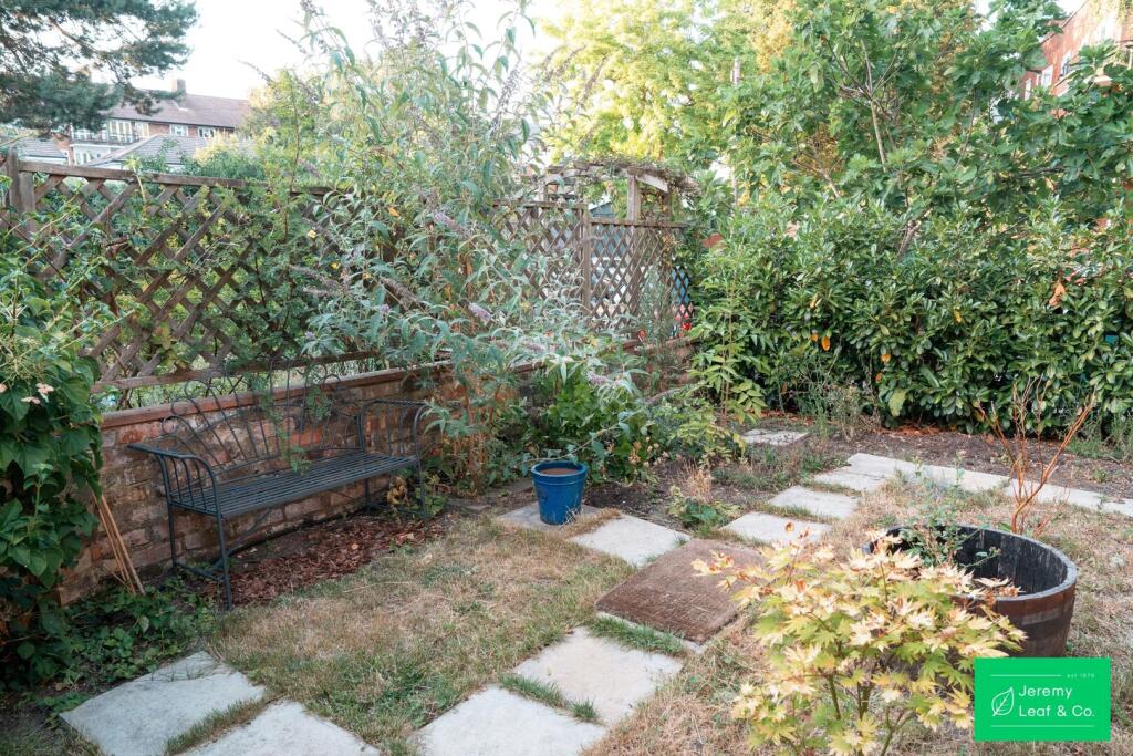 2 bed Cottage for rent in Finchley. From Jeremy Leaf & Co - East Finchley