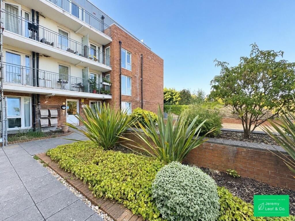 2 bed 1st Floor Flat for rent in Finchley. From Jeremy Leaf & Co - East Finchley