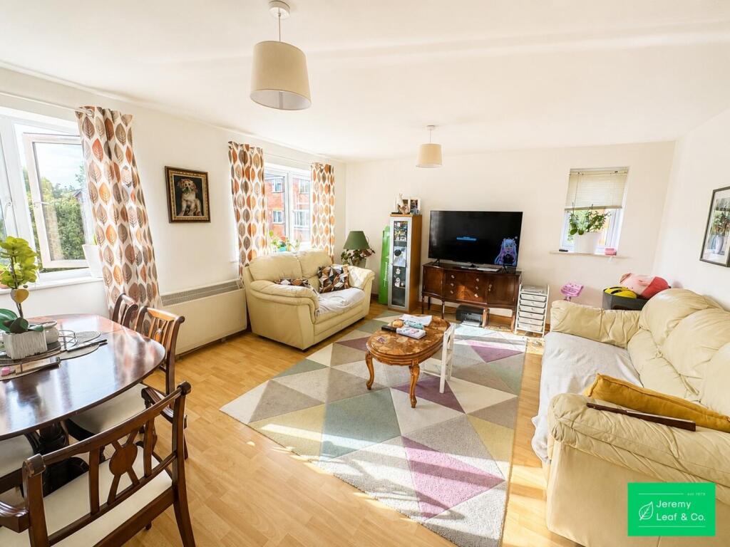 2 bed 1st Floor Flat for rent in Finchley. From Jeremy Leaf & Co - East Finchley