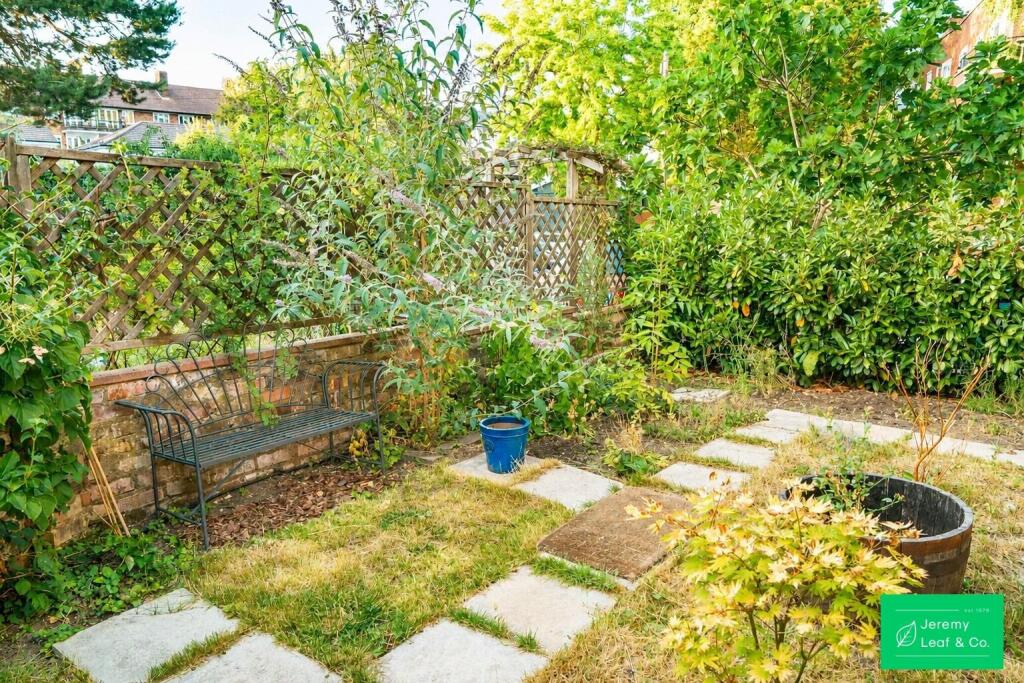 2 bed Cottage for rent in Finchley. From Jeremy Leaf & Co - East Finchley