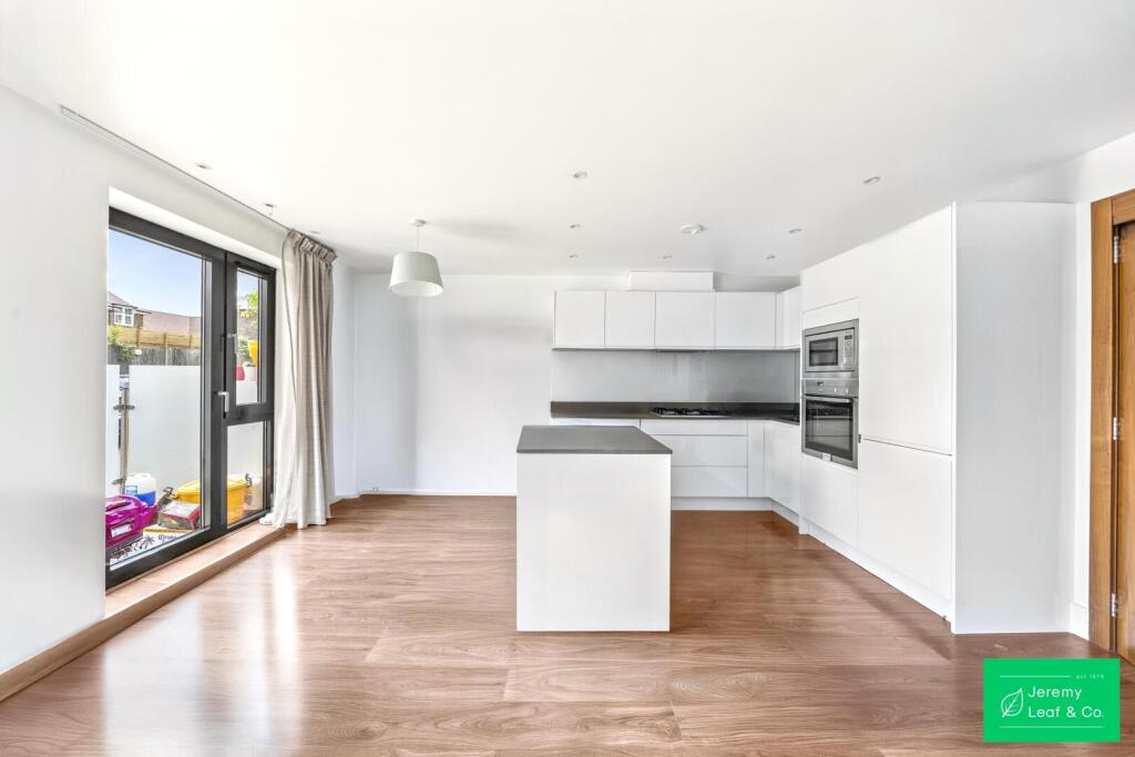 2 bed Apartment for rent in Finchley. From Jeremy Leaf & Co - East Finchley