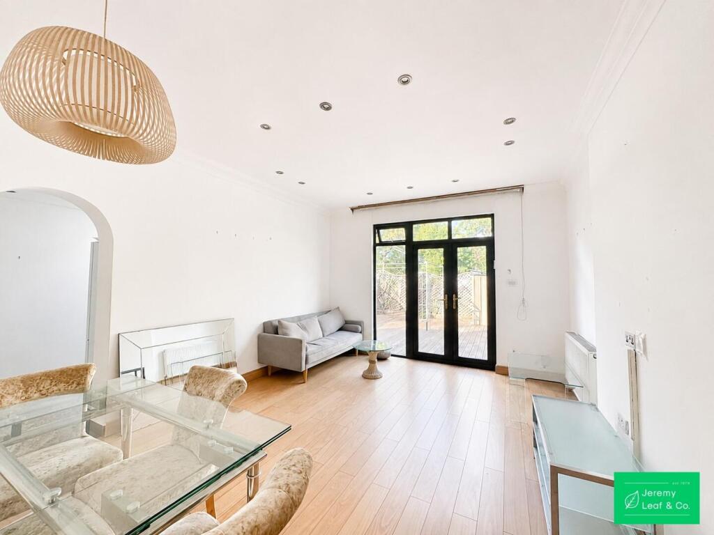 2 bed 1st Floor Flat for rent in Finchley. From Jeremy Leaf & Co - East Finchley