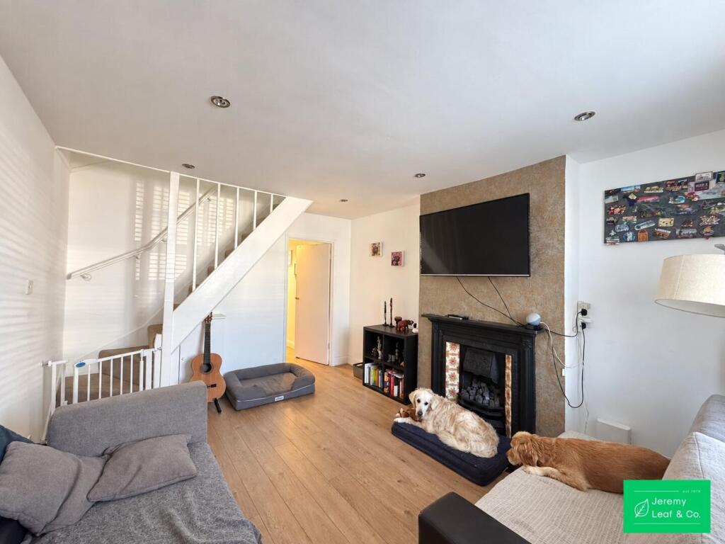 2 bed Cottage for rent in Hornsey. From Jeremy Leaf & Co - East Finchley