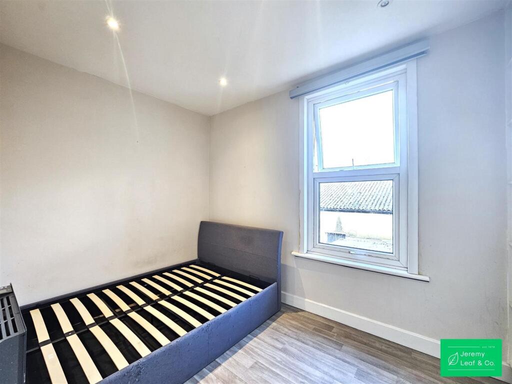 0 bed Studio for rent in Finchley. From Jeremy Leaf & Co - East Finchley
