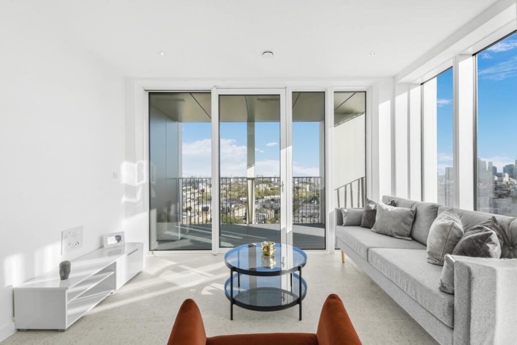 2 bed Apartment for rent in Stepney. From JLL - The City - Central London