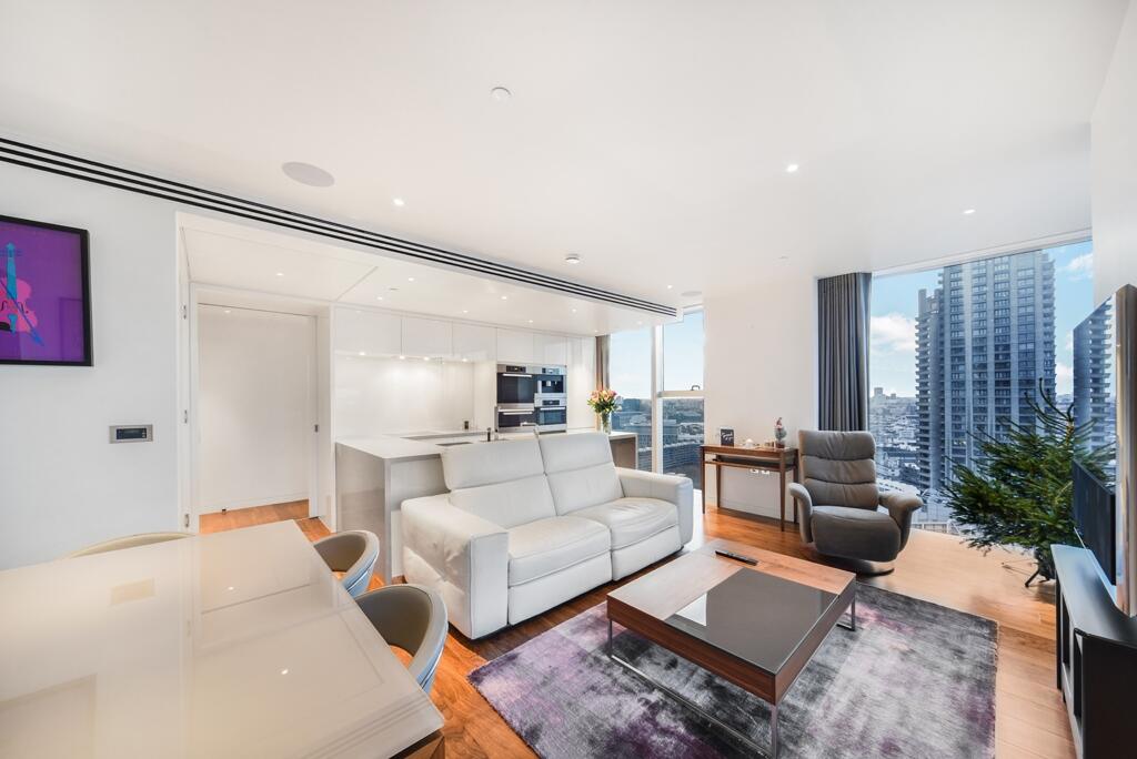 2 bed 1st Floor Flat for rent in London. From JLL - The City - Central London