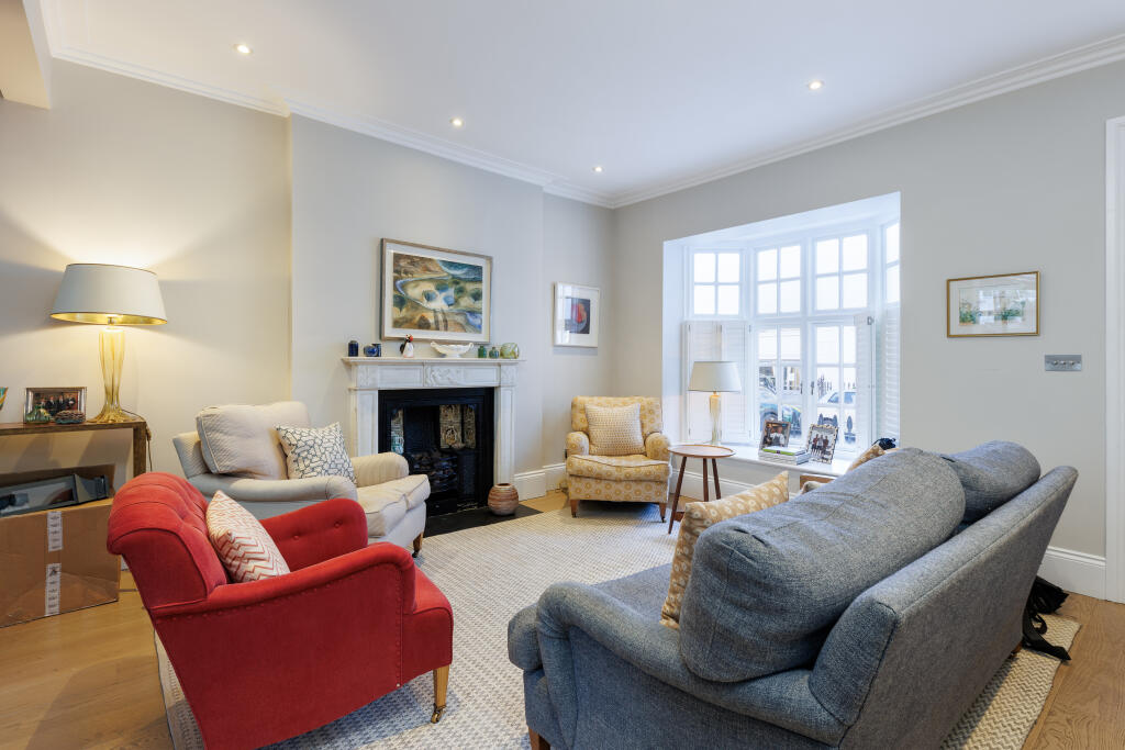 5 bed Detached House for rent in Chelsea. From John D Wood & Co - Sloane Square