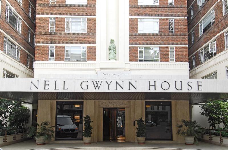 4 bed 1st Floor Flat for rent in Chelsea. From John D Wood & Co. Sales - Country House Department 4 bed 1st Floor Flat for rent in Chelsea. From John D Wood & Co. Sales - Country House Department