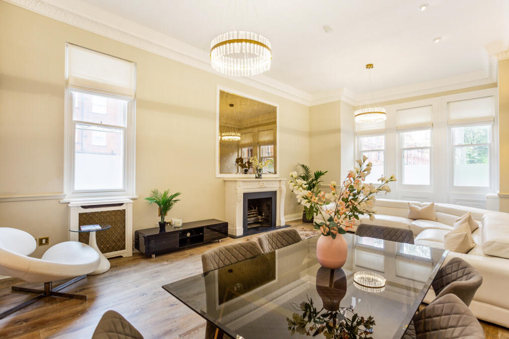 3 bed 1st Floor Flat for rent in Chelsea. From John D Wood & Co. Sales - Country House Department