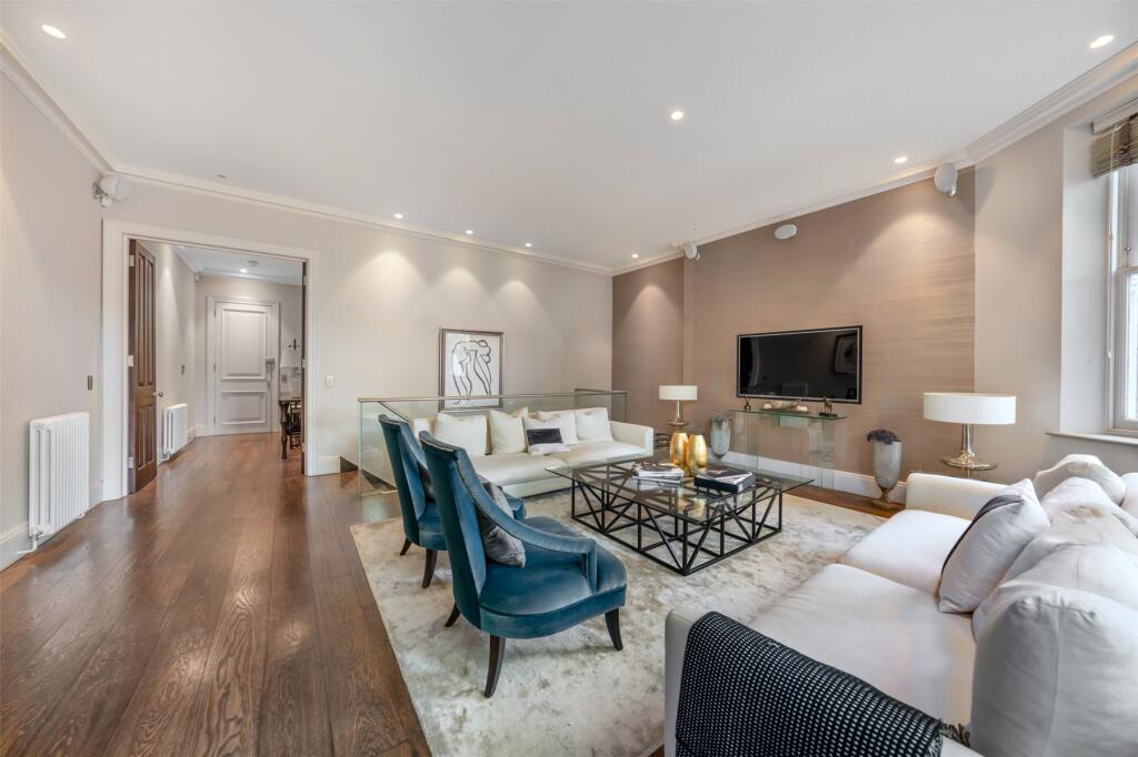 3 bed 1st Floor Flat for rent in Chelsea. From John D Wood & Co. Sales - Country House Department 3 bed 1st Floor Flat for rent in Chelsea. From John D Wood & Co. Sales - Country House Department