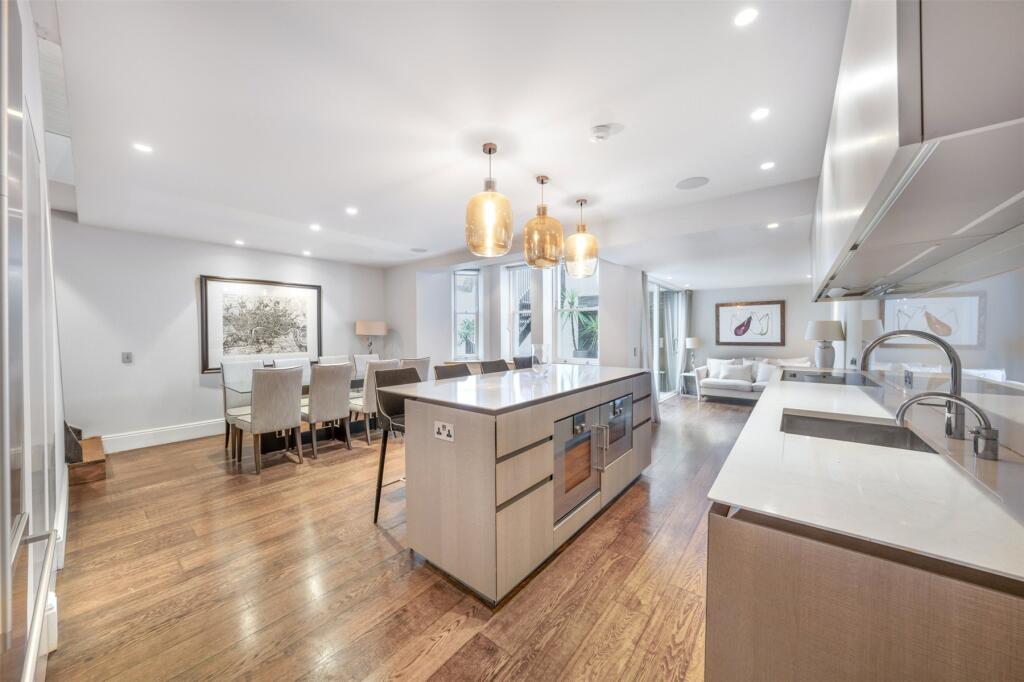 3 bed 1st Floor Flat for rent in Chelsea. From John D Wood & Co. Sales - Country House Department 3 bed 1st Floor Flat for rent in Chelsea. From John D Wood & Co. Sales - Country House Department