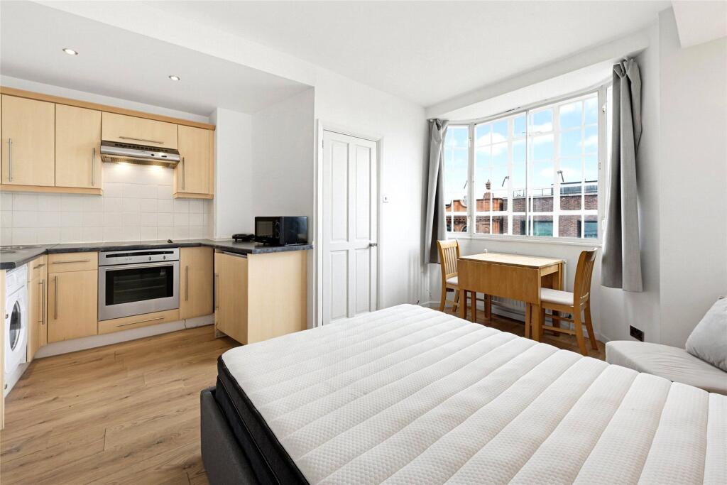 4 bed 1st Floor Flat for rent in Chelsea. From John D Wood & Co. Sales - Country House Department