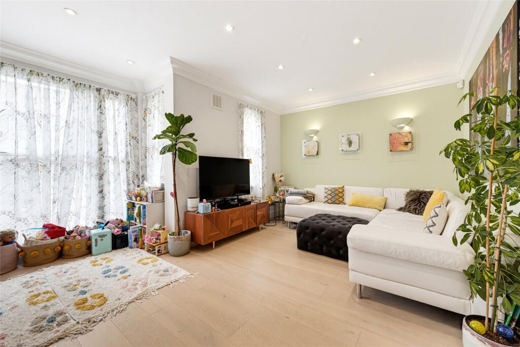 4 bed Mews for rent in Chelsea. From John D Wood & Co. Sales - Country House Department