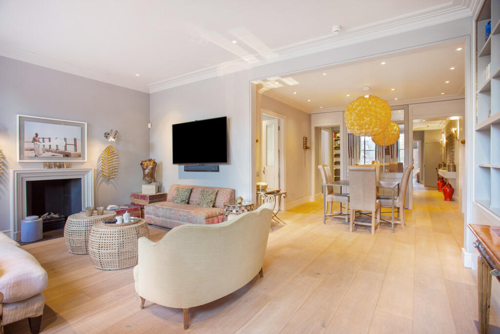 3 bed 1st Floor Flat for rent in Chelsea. From John D Wood & Co. Sales - Country House Department