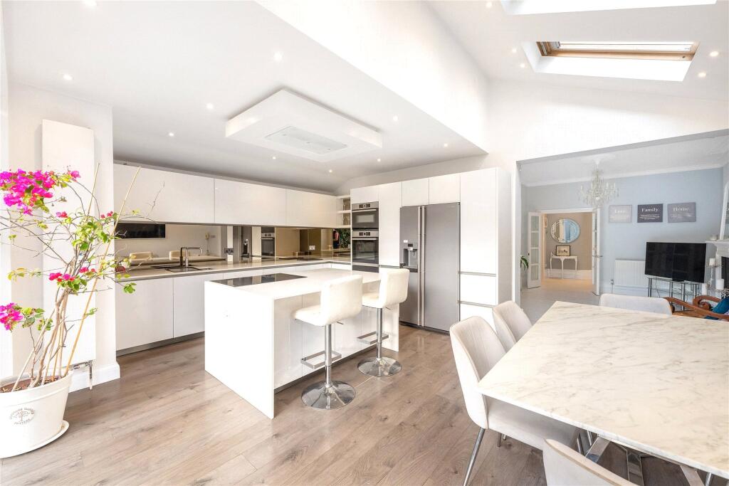 6 bed Semi Detached for rent in Twickenham. From John D Wood & Co - St. Margarets 6 bed Semi Detached for rent in Twickenham. From John D Wood & Co - St. Margarets