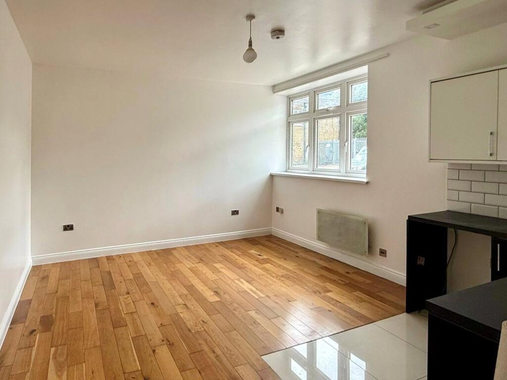 1 bed 1st Floor Flat for rent in Southall. From John D Wood & Co - St. Margarets 1 bed 1st Floor Flat for rent in Southall. From John D Wood & Co - St. Margarets