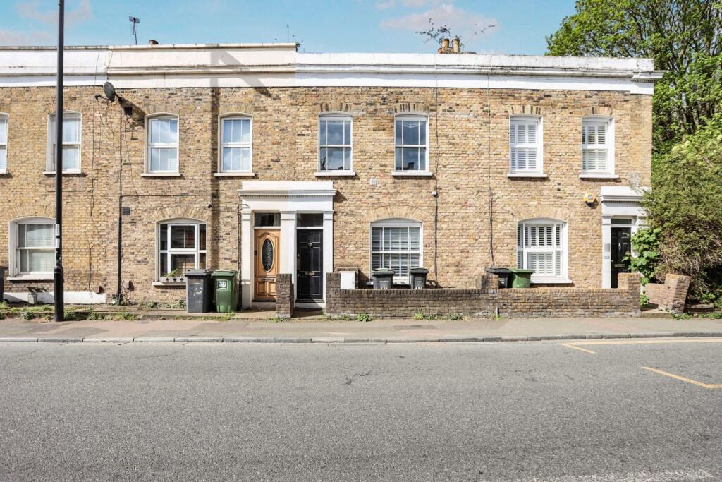 3 bed Mid Terraced House for rent in Deptford. From John Payne - Greenwich