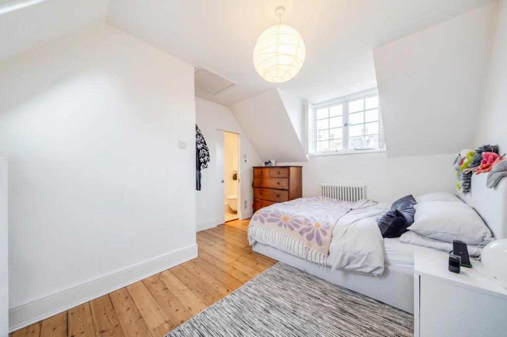 3 bed Mid Terraced House for rent in Greenwich. From John Payne - Greenwich 3 bed Mid Terraced House for rent in Greenwich. From John Payne - Greenwich
