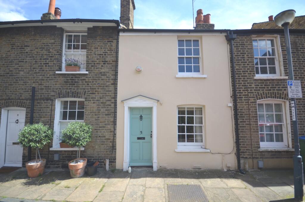 2 bed Mid Terraced House for rent in Greenwich. From John Payne - Greenwich