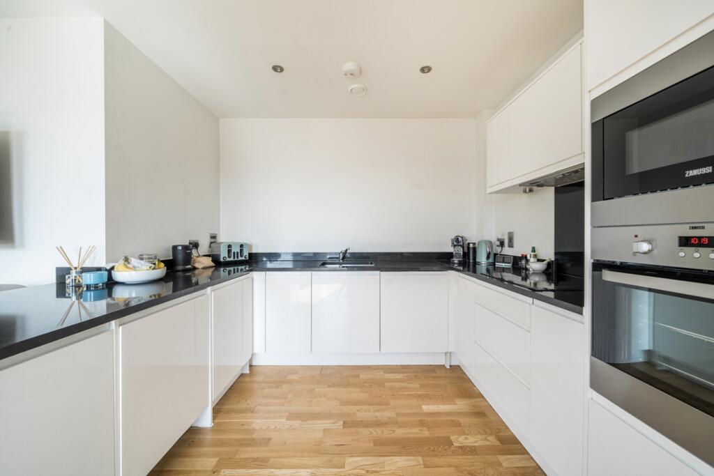 2 bed 1st Floor Flat for rent in Greenwich. From John Payne - Greenwich